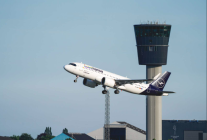 
Lufthansa a lancé une nouvelle campagne de sécurité des voyages concernant l utilisation des batteries externes en vol.
Luftha
