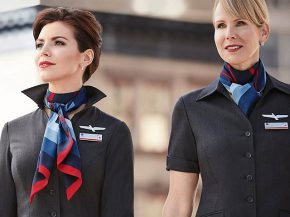 
Le syndicat représentant 26 000 agents de bord d American Airlines a intensifié ses menaces de grève pendant la période charg